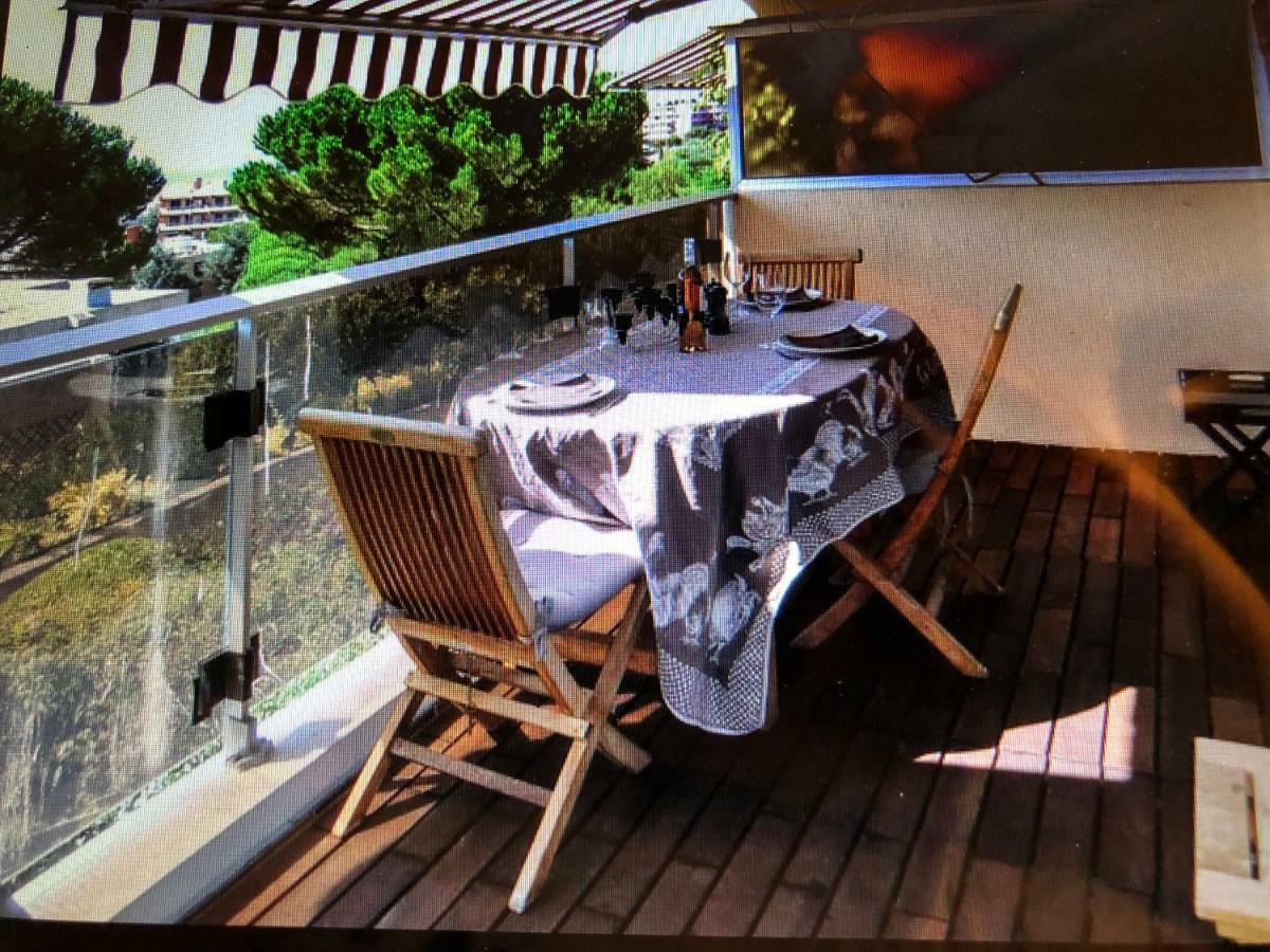 Tres Bel Appartement Vue Mer A Niza Exterior foto